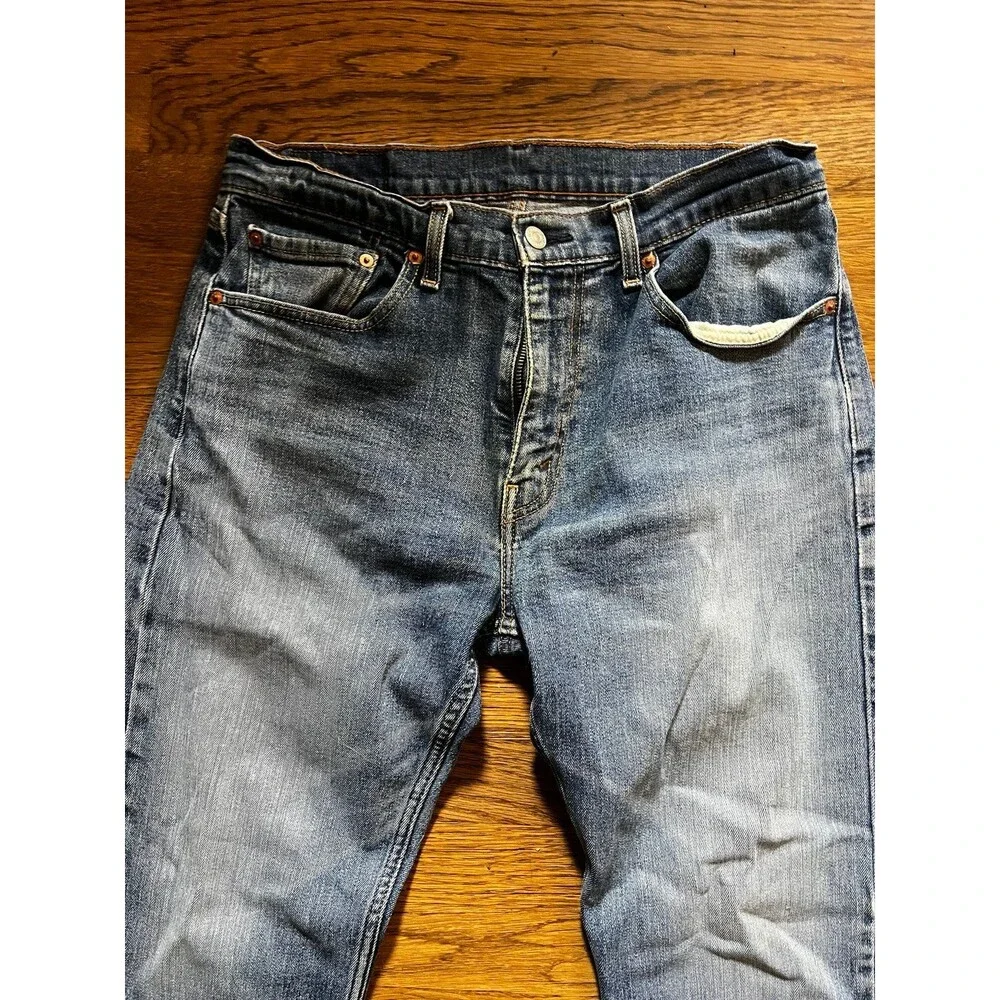 Men’s 505 Levi’s Denim BlueJeans Sz 32 x 30 Medium Wash Distressed